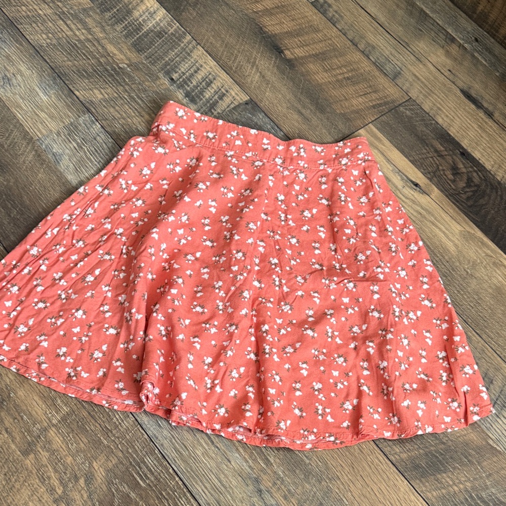 HOLLISTER | XS FLORAL ultra high-rise Coral Skirt